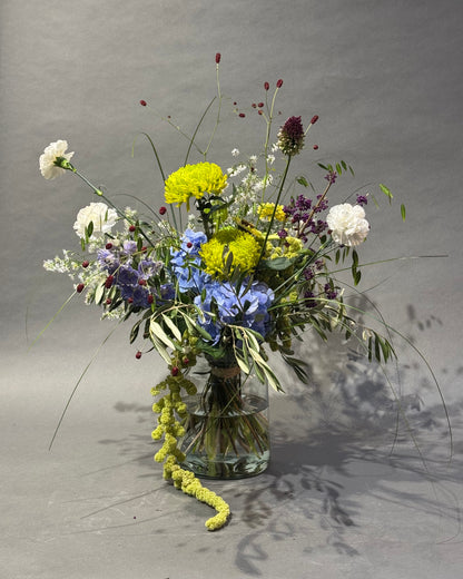 Großer, heller Blumenstrauß
