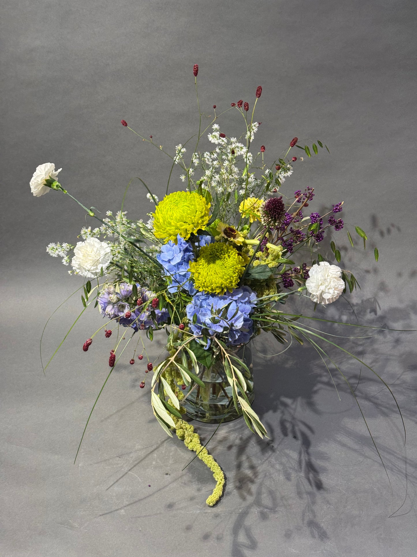 Großer, heller Blumenstrauß
