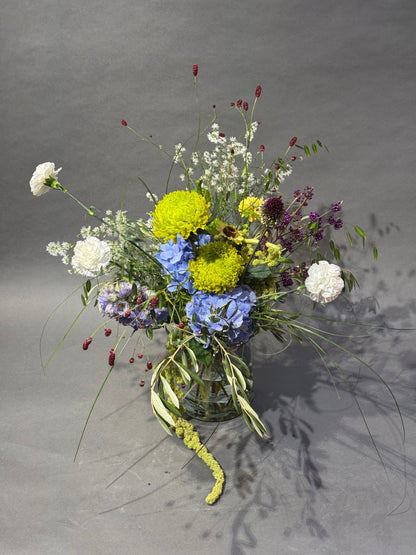 Großer, heller Blumenstrauß